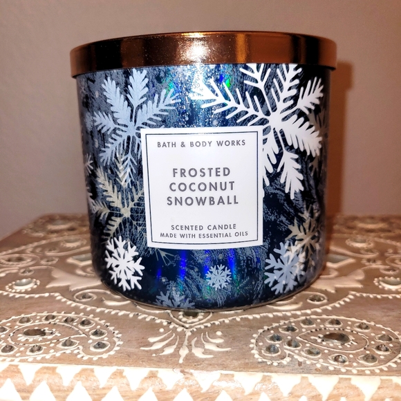 Bath & Body Works Candle - Picture 1 of 4